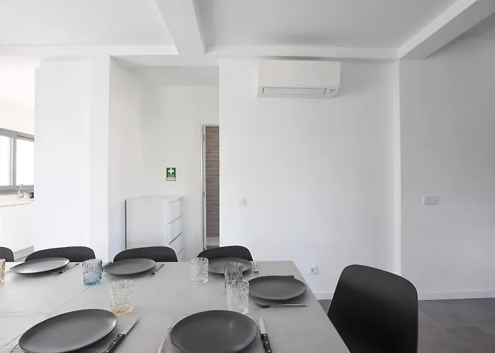 Soares - Centro - For Families - By Bedzy Villa *