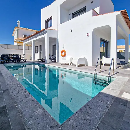 Villa Soares - Centro - For Families - By Bedzy