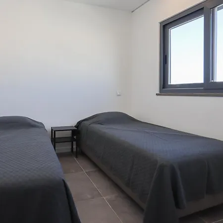 Soares - Centro - For Families - By Bedzy Villa *