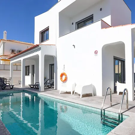 Soares - Centro - For Families - By Bedzy Villa *